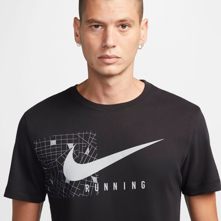 Camiseta Nike Dri-FIT Run Division Masculina - Foto 3