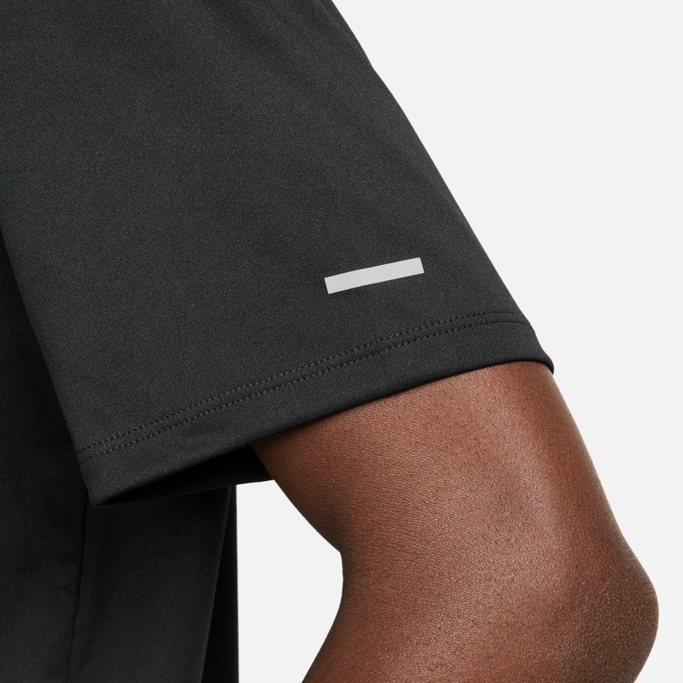 Camiseta Nike Dri-FIT UV Miler Run Division Masculina - Foto 4
