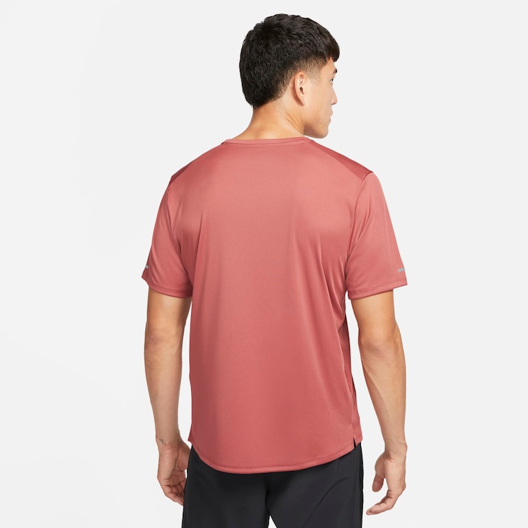 Camiseta Nike Dri-FIT UV Miler Run Division Masculina - Foto 2