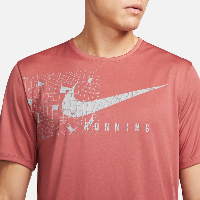 Camiseta Nike Dri-FIT UV Miler Run Division Masculina - Foto 3