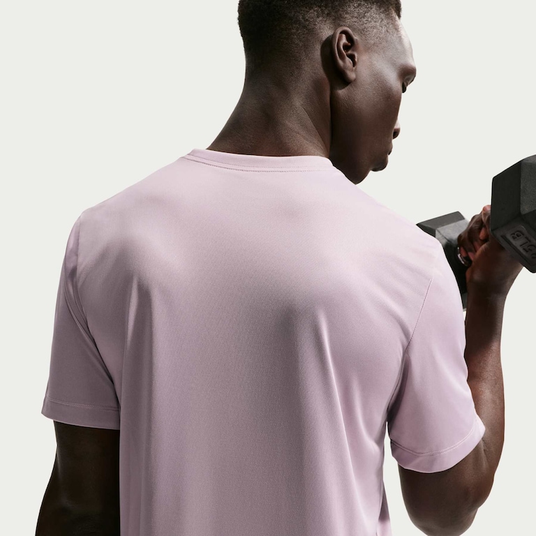 Camiseta Nike Dri-FIT Legend Masculina - Foto 2