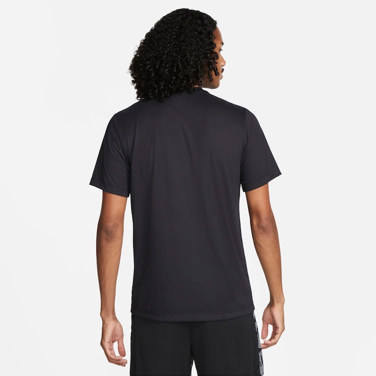 Camiseta Nike Dri-FIT Legend Masculina - Foto 2