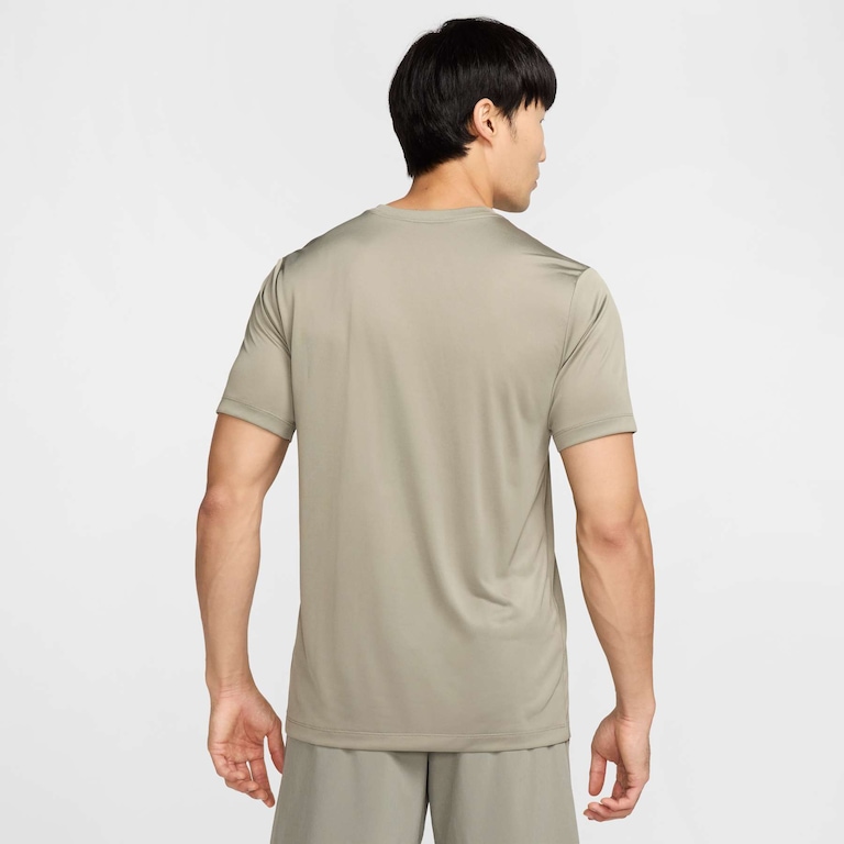 Camiseta Nike Dri-FIT Legend Masculina - Foto 2