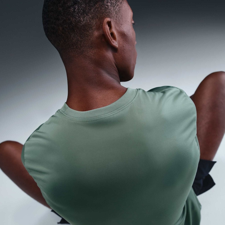 Camiseta Nike Dri-FIT Legend Masculina - Foto 2