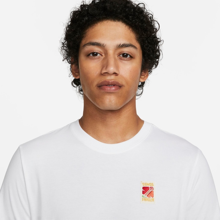 Camiseta Nike Sportswear Masculina - Foto 3