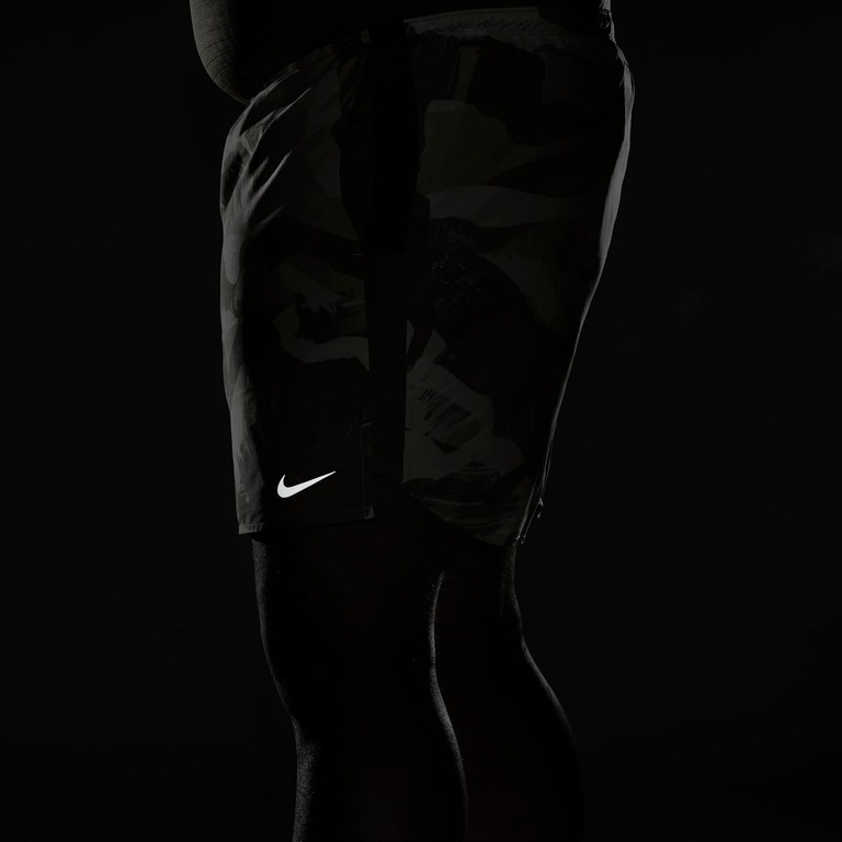 Shorts Nike Challenger Masculino - Foto 18