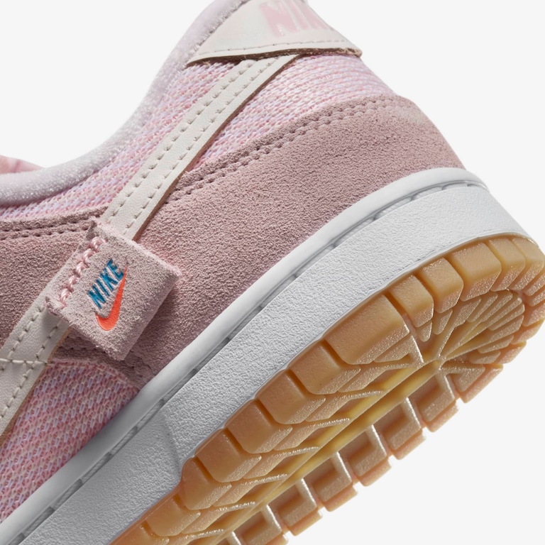 Tênis Nike Dunk Low SE Bear Feminino - Foto 9