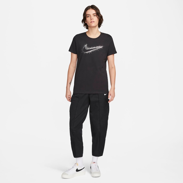 Camiseta Nike Sportswear Swoosh Feminina - Foto 4