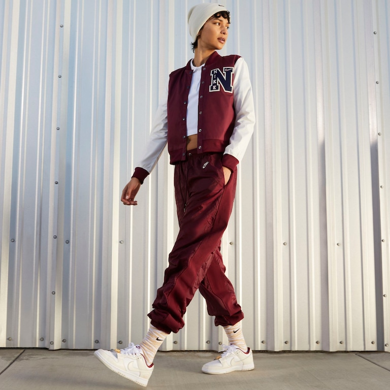 Tênis Nike Dunk Low SE Feminino - Foto 2