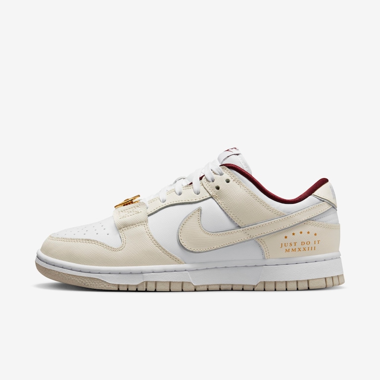 Tênis Nike Dunk Low SE Feminino - Foto 1