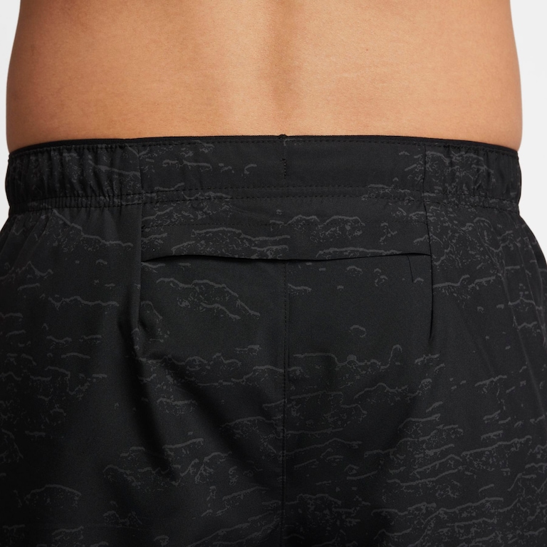 Shorts Nike Dri-FIT Run Division Challenger Masculino - Foto 6