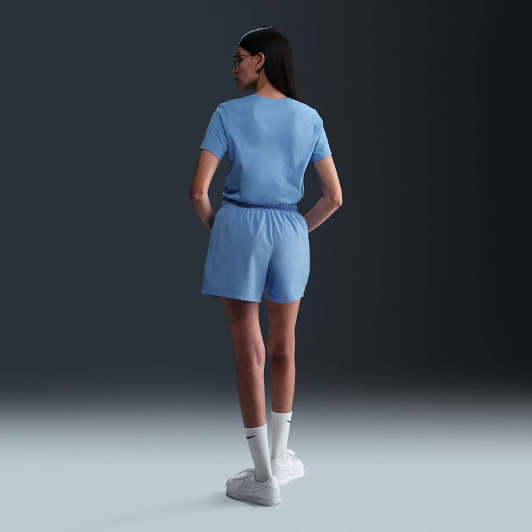 Camiseta Nike Sportswear Essentials Feminina - Foto 5