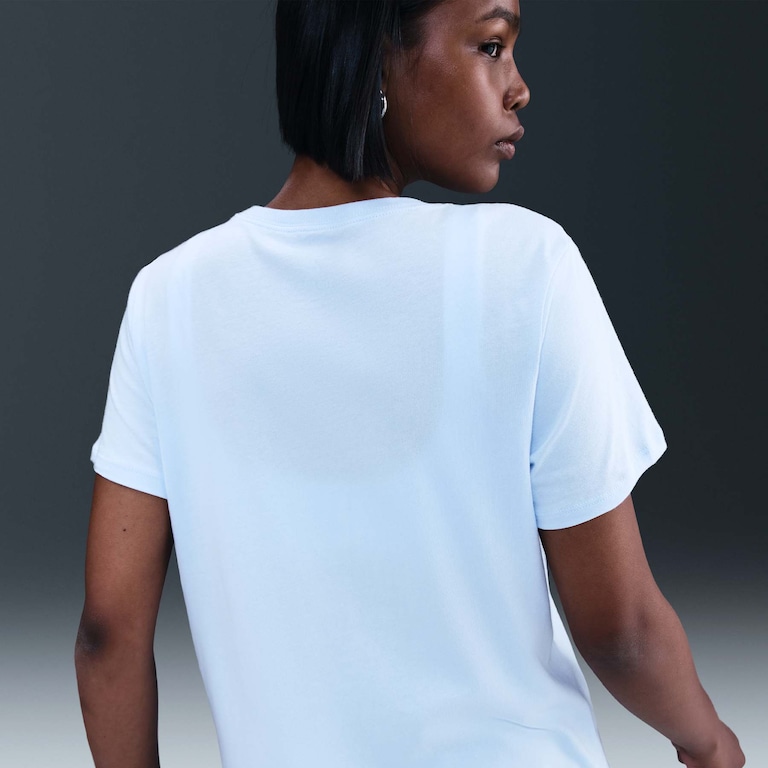Camiseta Nike Sportswear Essentials Feminina - Foto 2