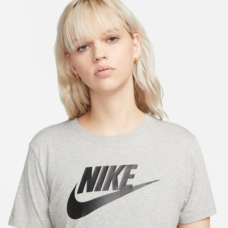 Camiseta Nike Sportswear Essentials Feminina - Foto 3