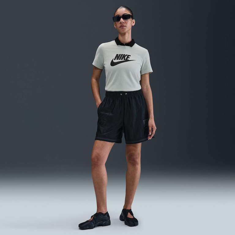 Camiseta Nike Sportswear Essentials Feminina - Foto 4