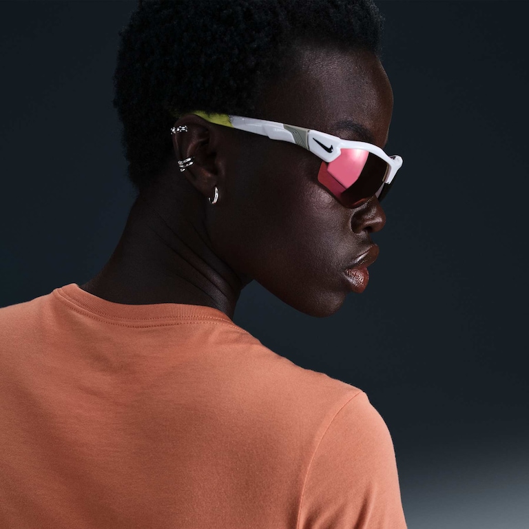 Camiseta Nike Sportswear Essentials Feminina - Foto 2