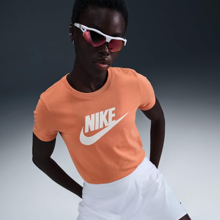 Camiseta Nike Sportswear Essentials Feminina - Foto 3