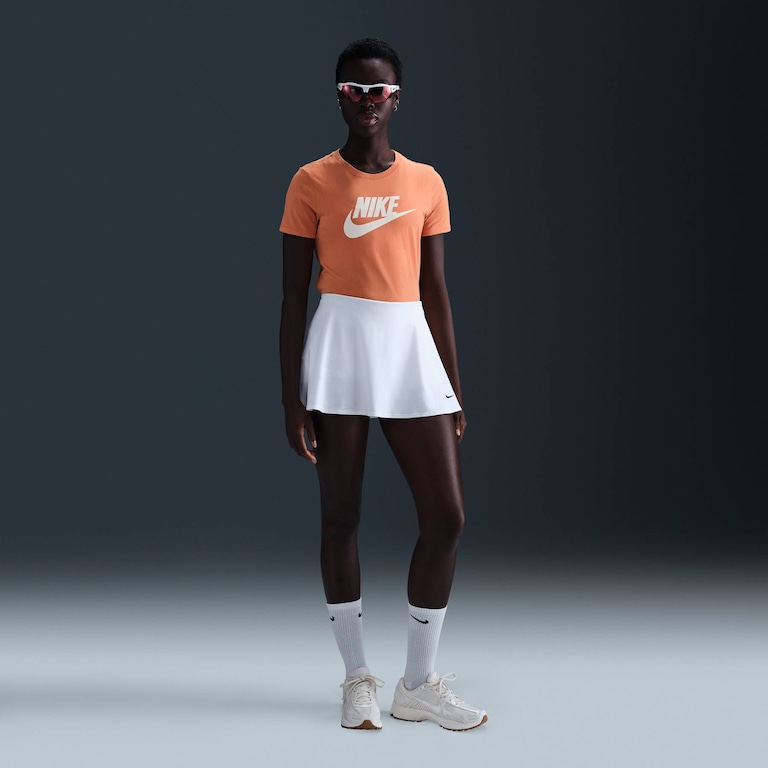 Camiseta Nike Sportswear Essentials Feminina - Foto 4