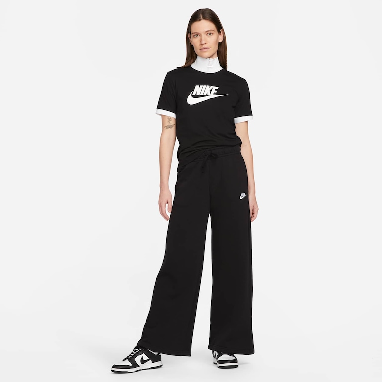 Camiseta Nike Sportswear Essentials Feminina - Foto 4