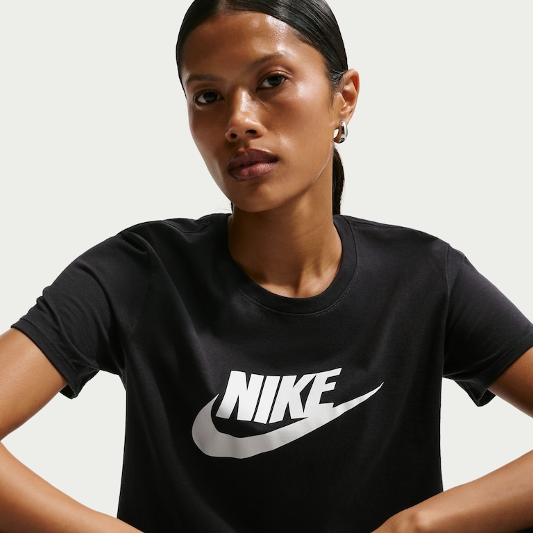Camiseta Nike Sportswear Essentials Feminina - Foto 2