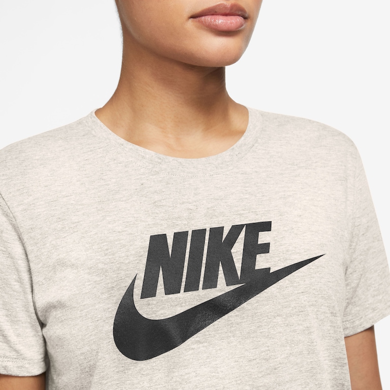 Camiseta Nike Sportswear Essentials Feminina - Foto 2