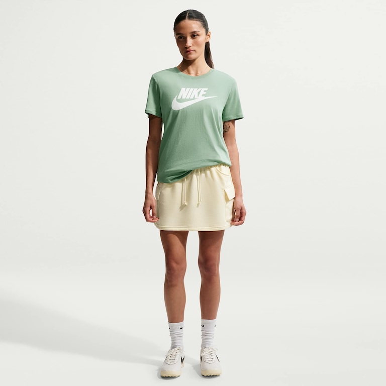 Camiseta Nike Sportswear Essentials Feminina - Foto 4