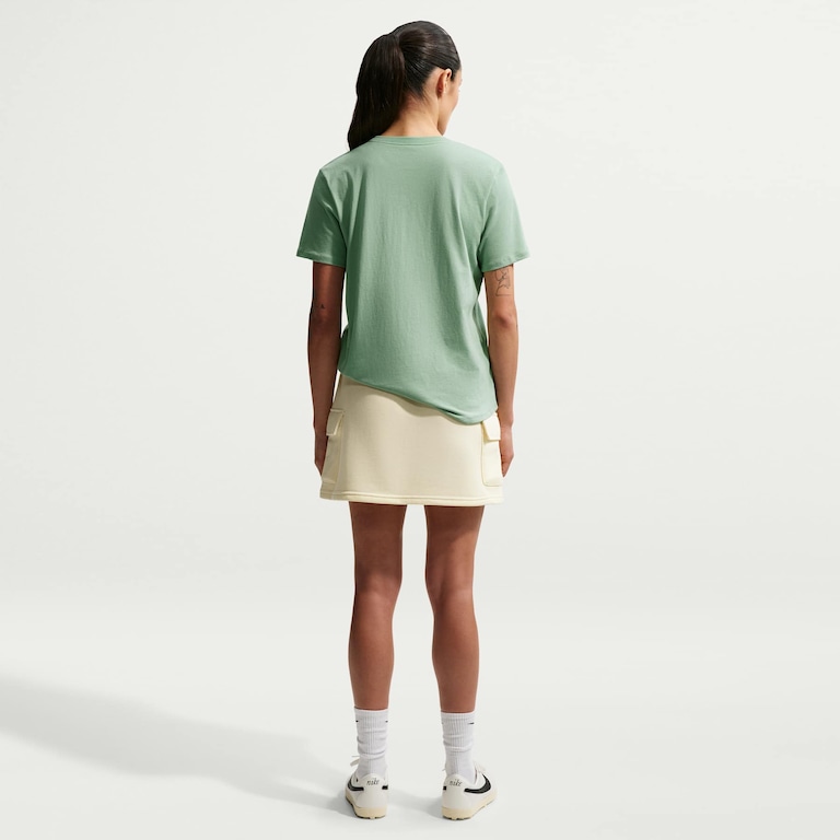 Camiseta Nike Sportswear Essentials Feminina - Foto 5