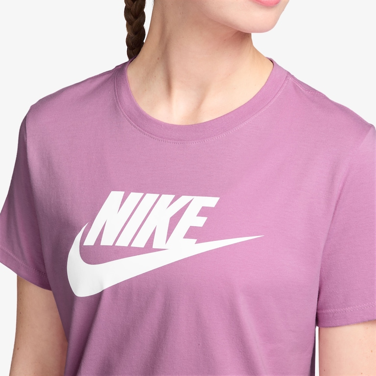 Camiseta Nike Sportswear Essentials Feminina - Foto 3