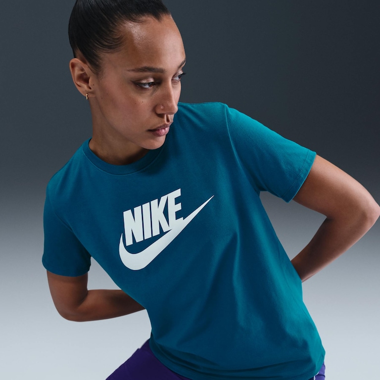 Camiseta Nike Sportswear Essentials Feminina - Foto 3