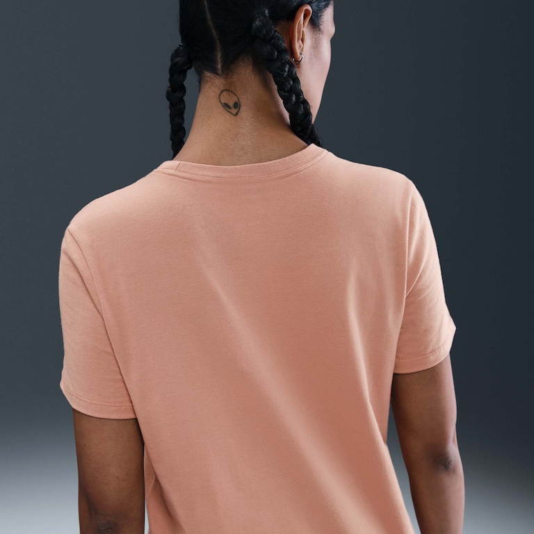 Camiseta Nike Sportswear Essentials Feminina - Foto 2