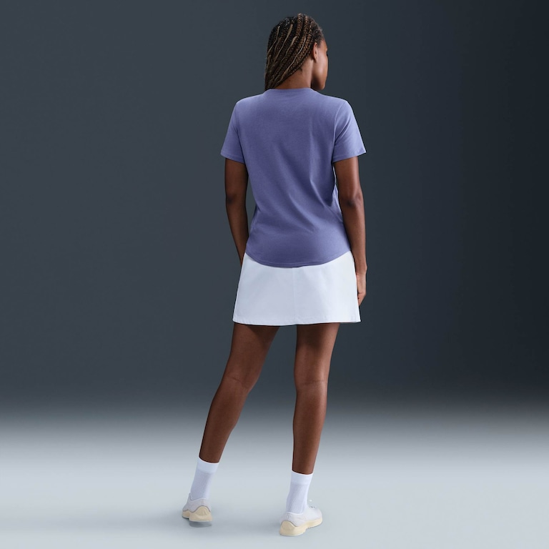 Camiseta Nike Sportswear Club Essentials Feminina - Foto 5