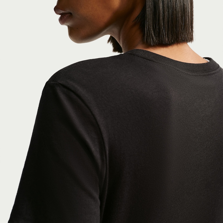 Camiseta Nike Sportswear Club Essentials Feminina - Foto 2