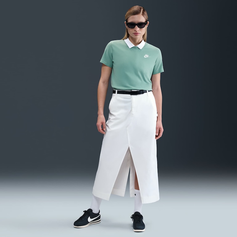 Camiseta Nike Sportswear Club Essentials Feminina - Foto 4