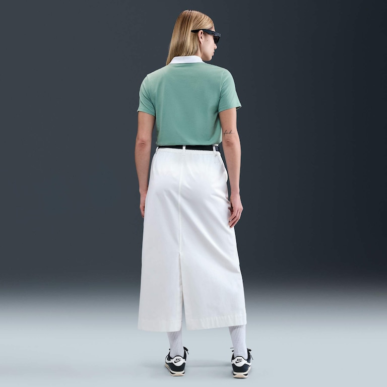 Camiseta Nike Sportswear Club Essentials Feminina - Foto 5