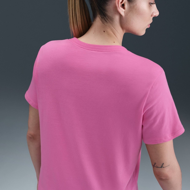Camiseta Nike Sportswear Club Essentials Feminina - Foto 2