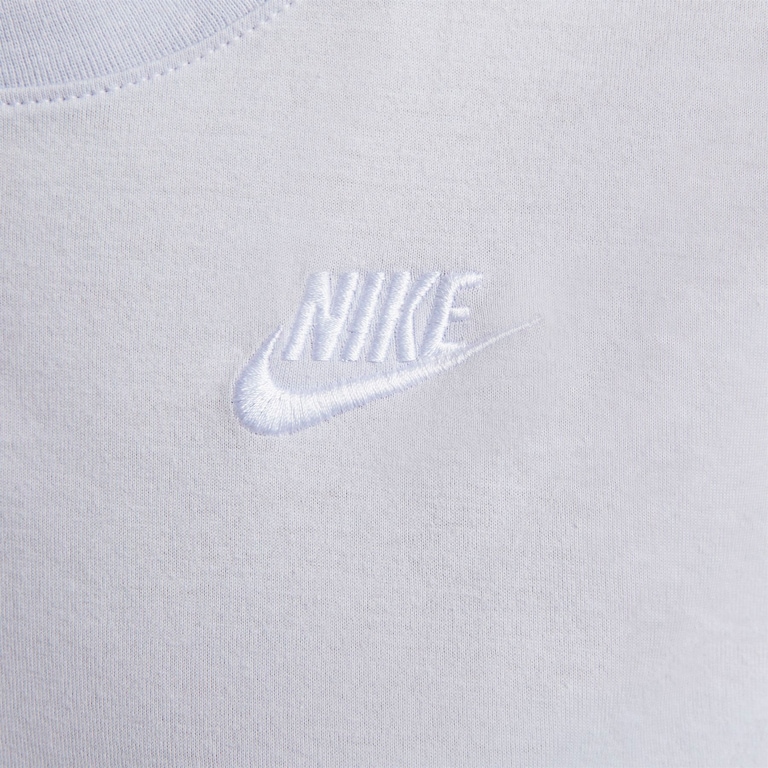 Camiseta Nike Sportswear Club Essentials Feminina - Foto 4