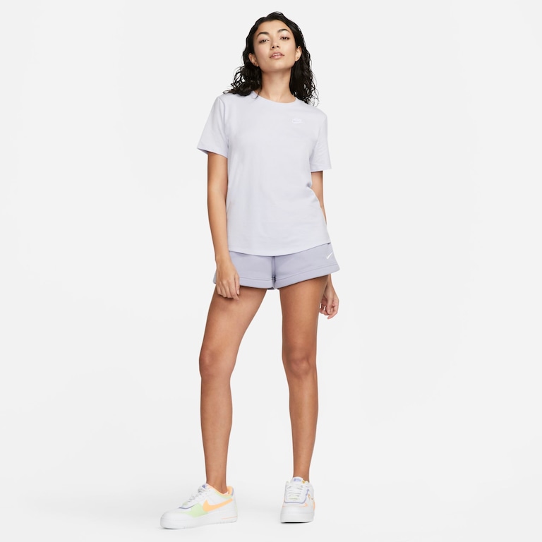 Camiseta Nike Sportswear Club Essentials Feminina - Foto 5