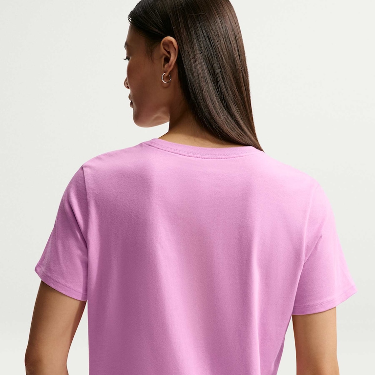 Camiseta Nike Sportswear Club Essentials Feminina - Foto 2