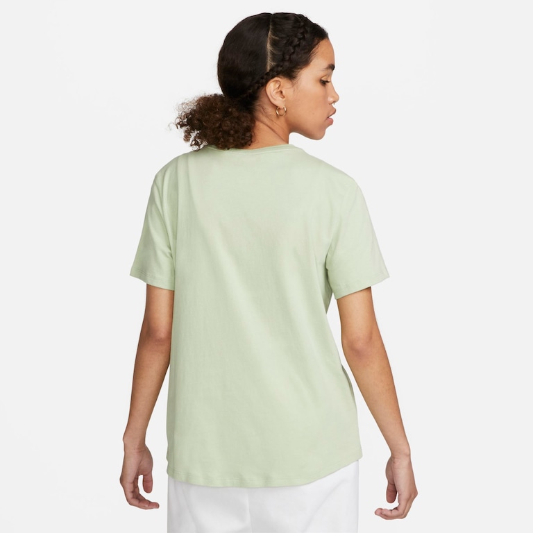 Camiseta Nike Sportswear Club Essentials Feminina - Foto 2