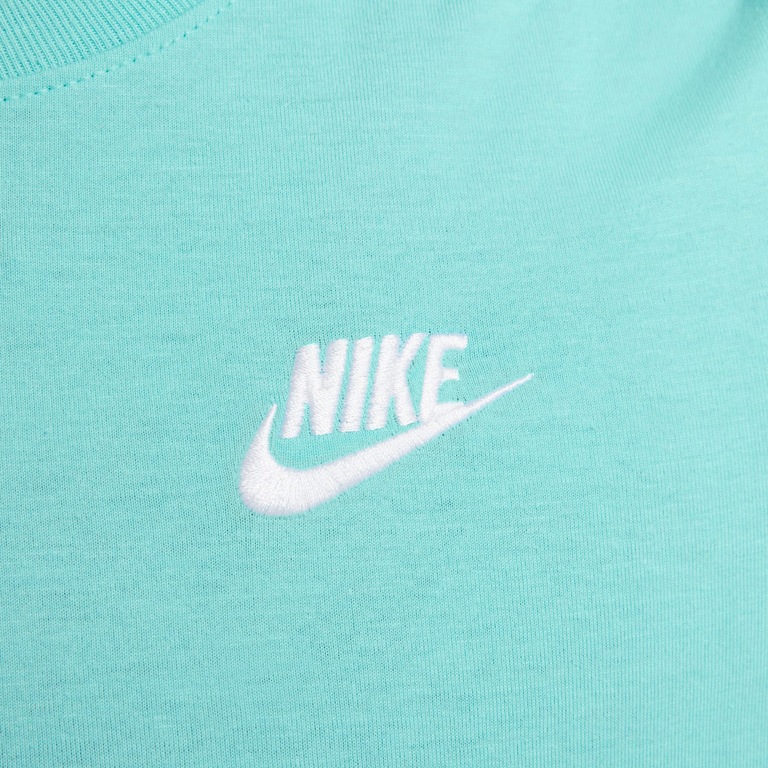 Camiseta Nike Sportswear Club Essentials Feminina - Foto 4