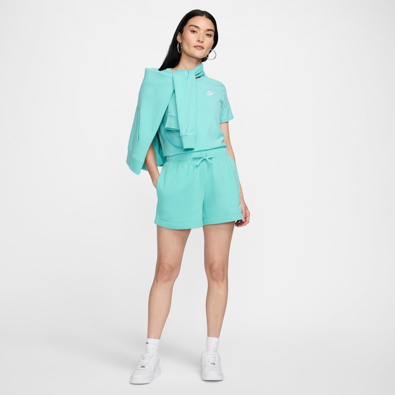 Camiseta Nike Sportswear Club Essentials Feminina - Foto 5