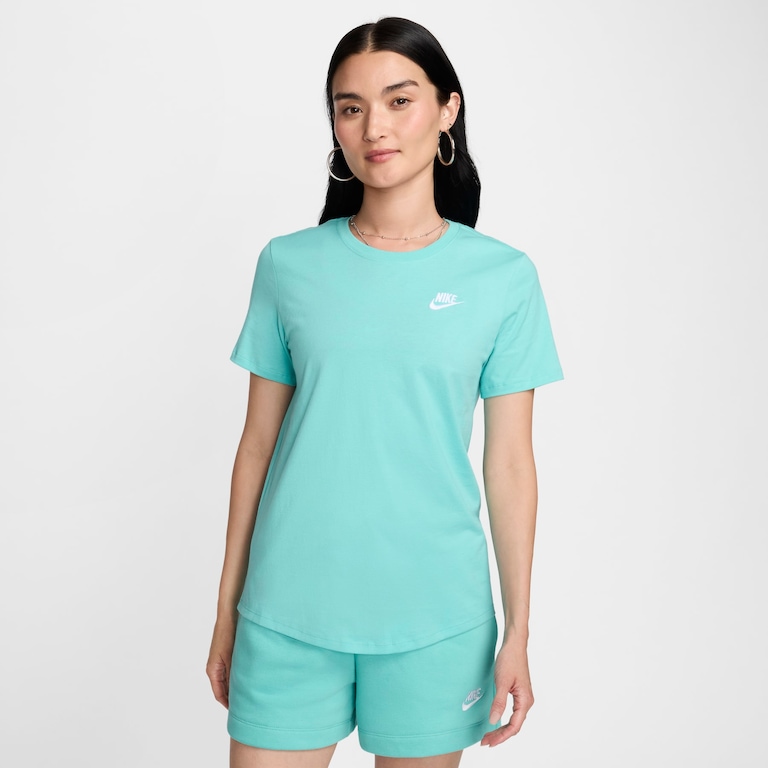 Camiseta Nike Sportswear Club Essentials Feminina - Foto 1
