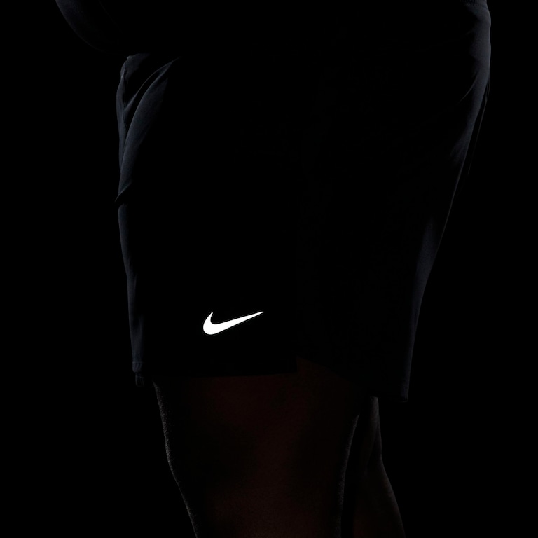 Shorts Nike Challenger Dri-FIT Masculino - Foto 18