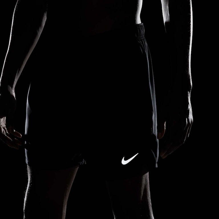 Shorts Nike Challenger Dri-FIT Masculino - Foto 18