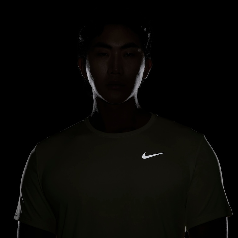 Camiseta Nike Dri-FIT UV Miller Masculina - Foto 6