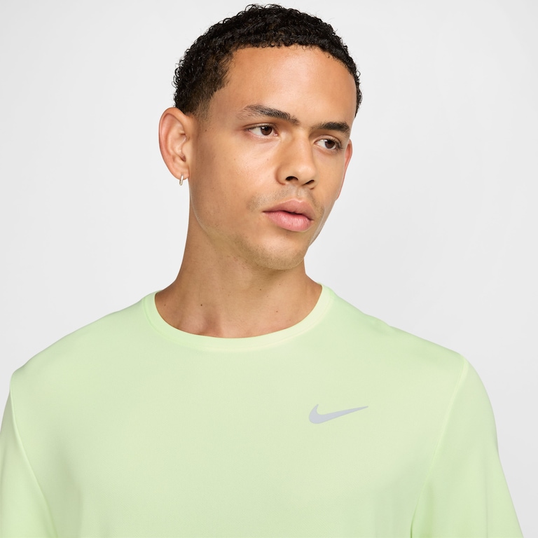 Camiseta Nike Dri-FIT UV Miller Masculina - Foto 4