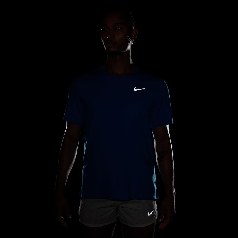 Camiseta Nike Dri-FIT UV Miller Masculina - Foto 4