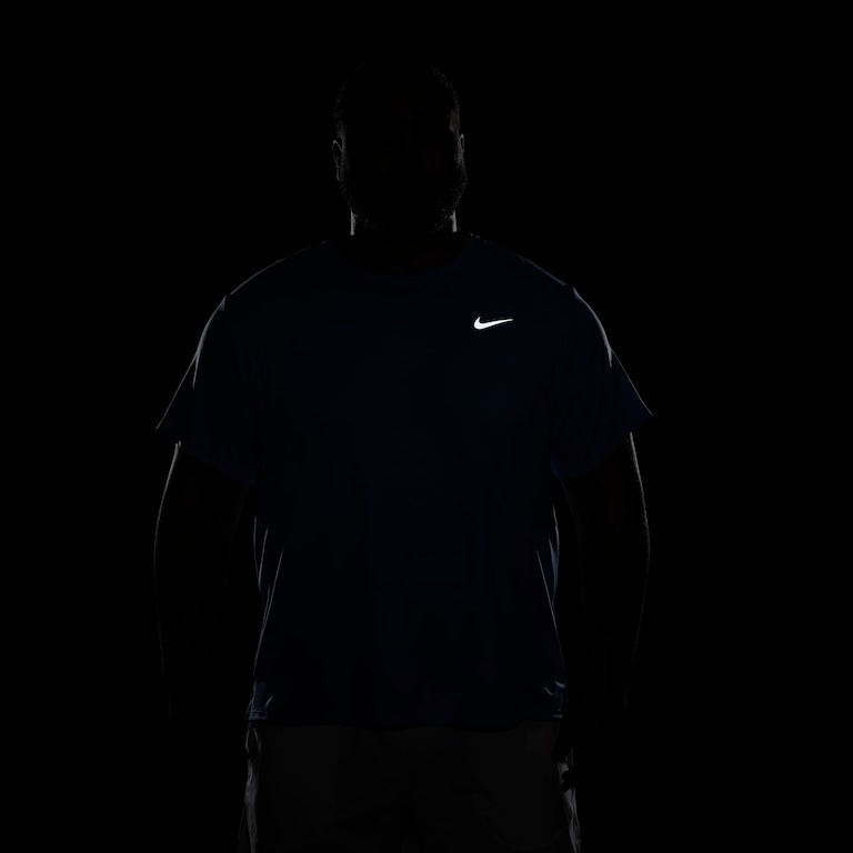 Camiseta Nike Dri-FIT UV Miller Masculina - Foto 12