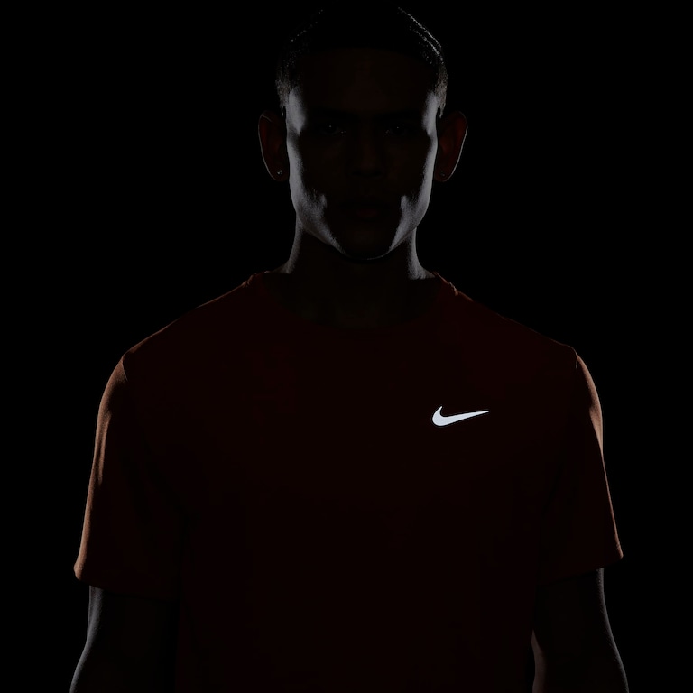 Camiseta Nike Dri-FIT UV Miller Masculina - Foto 6
