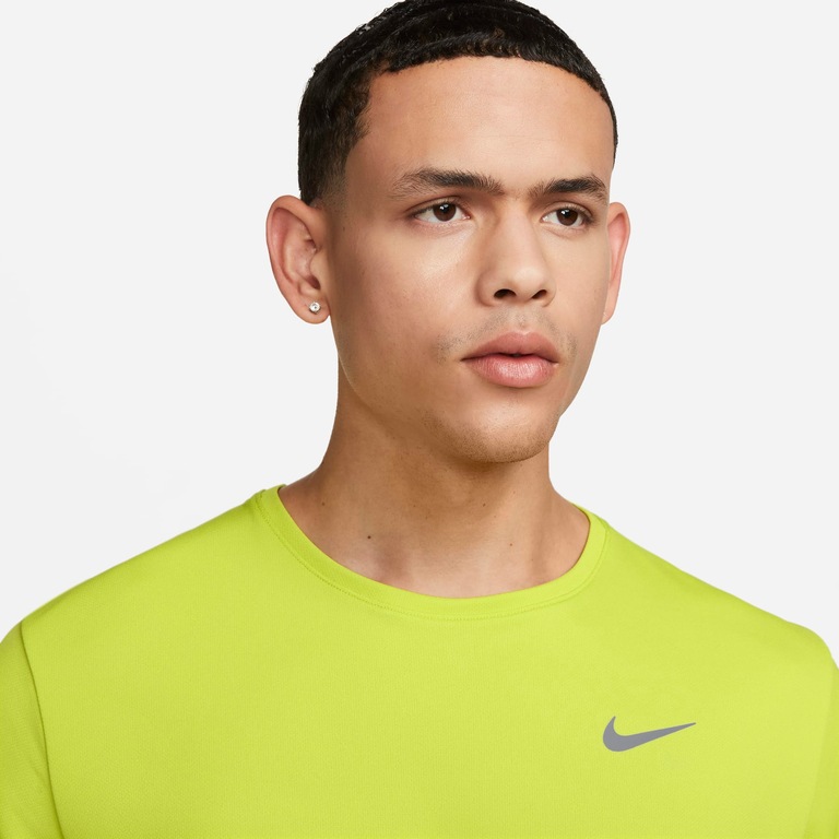 Camiseta Nike Dri-FIT UV Miller Masculina - Foto 2